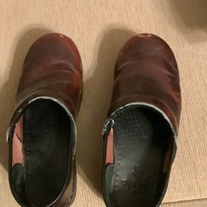 Dansko’s- maroon brown size 39